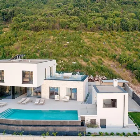Rovni Villa